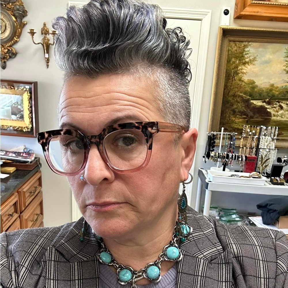 Meet your Posher, Jojobee